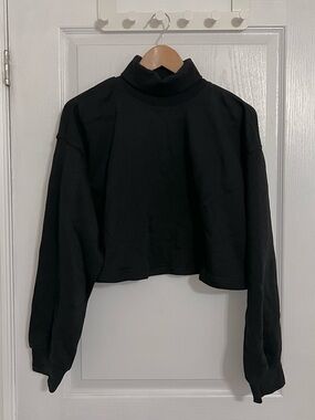 NWT H&M Cropped Turtleneck Sweatshirt